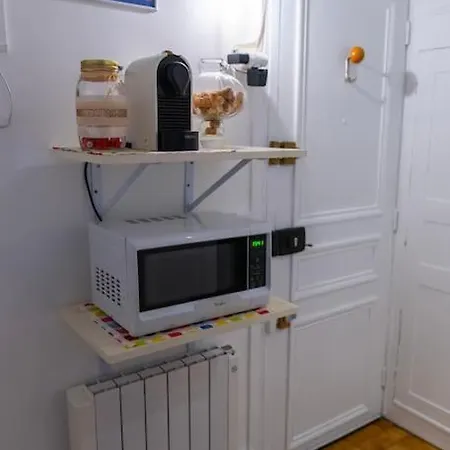 Cozy Studio Batignolles 2p Parijs