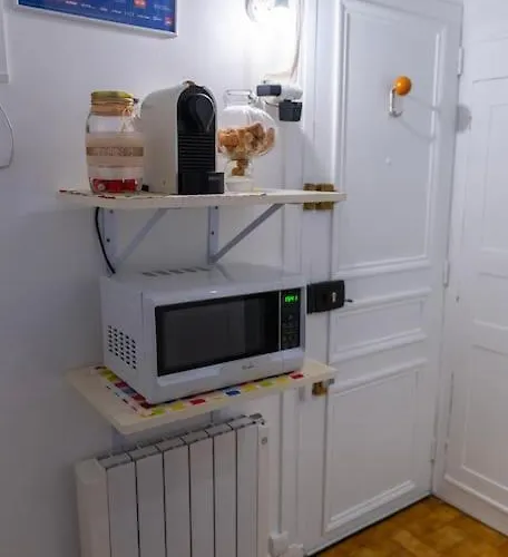 Cozy Studio Batignolles 2p Parijs